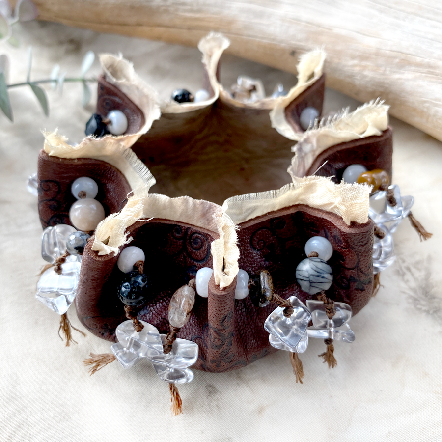 Wisdom keeper leather bowl with crystal detailing