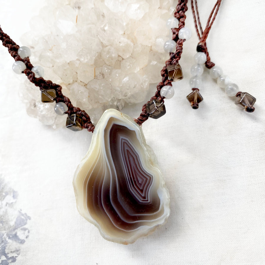 Agate crystal healing amulet