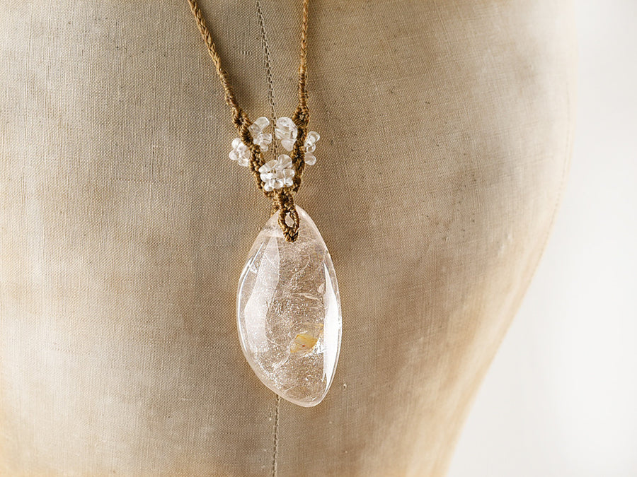 Crystal healing amulet with Quartz