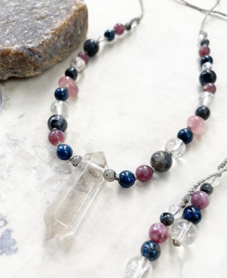 Crystal healing amulet with double-terminated Quartz