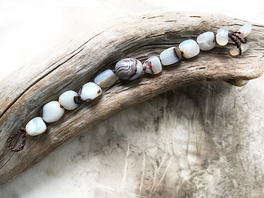 Agate crystal healing bracelet ~ for up to 6.5