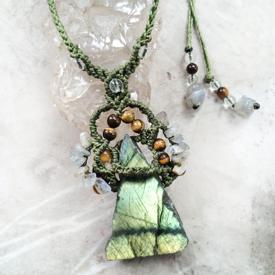 Crystal amulet with Labradorite, Tiger Eye & clear Quartz